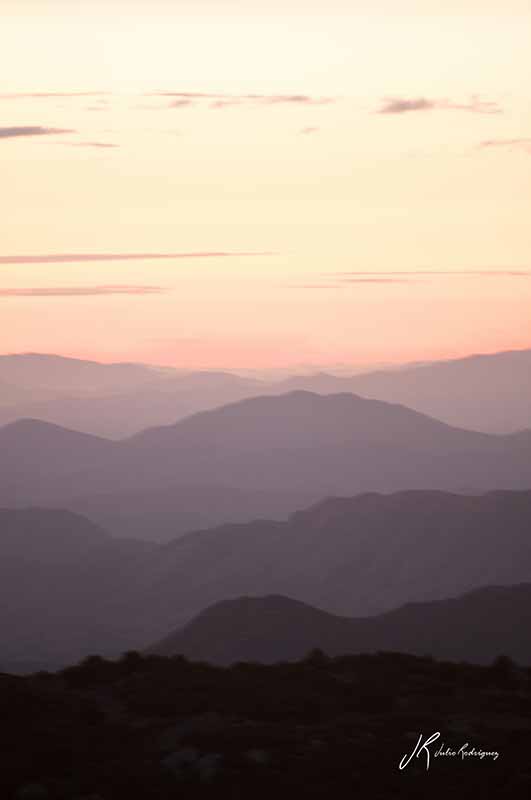 Descendiendo-al-atardecer-Sierra-San-Pedro-Martir-Montanas-Baja-California-Julio-Rodrigue-LOW