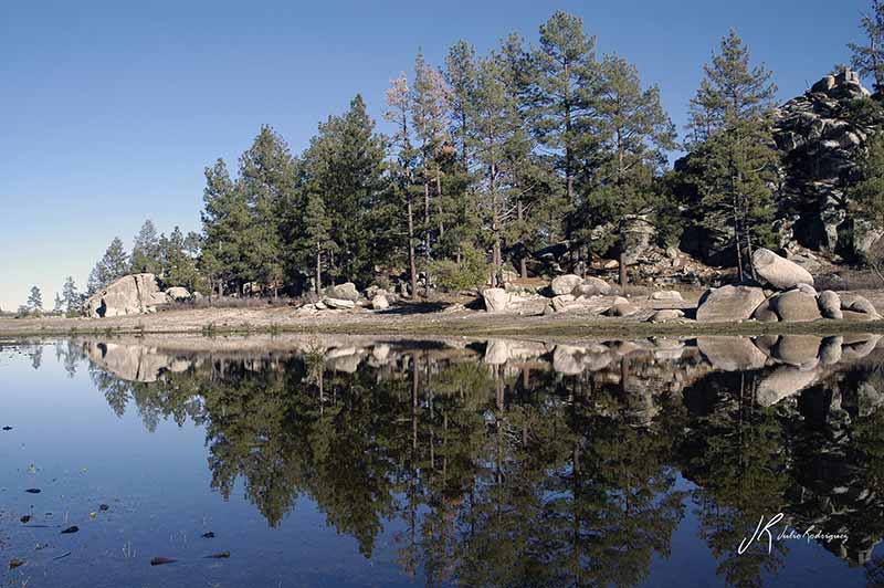 Laguna-Hanson-Sierra-de-Juarez-Montanas-Baja-California-Julio-Rodriguez-LOW